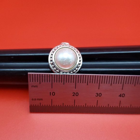 Size 7.75 925 Sterling Silver Worn Faux Pearl Solid Ring - Picture 6 of 7